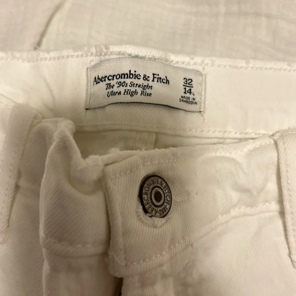 NWT Abercrombie 90’s Straight Ultra High Rise Jeans - Size 14L/32L - Picture 7 of 7